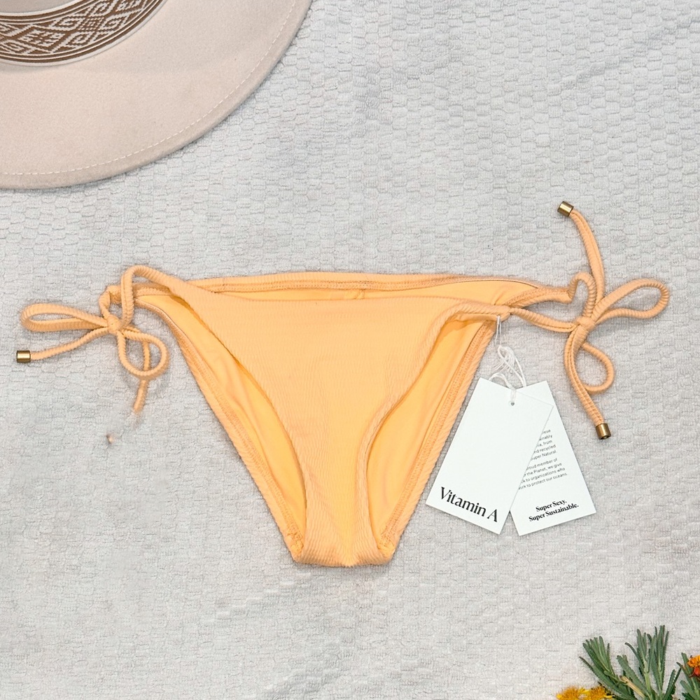 NWT Vitamin A Elle Bikini Bottom in Spritz Ecotex 🌻